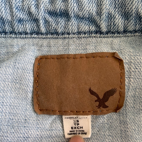 🏷️ 🌸 2/$20 or 3/$24 - AE Distressed Denim Vest - Picture 6 of 9